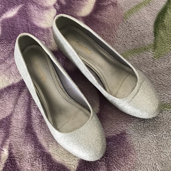 Dream Paris Round Toe Low Heel Pumps - Picture 8 of 12